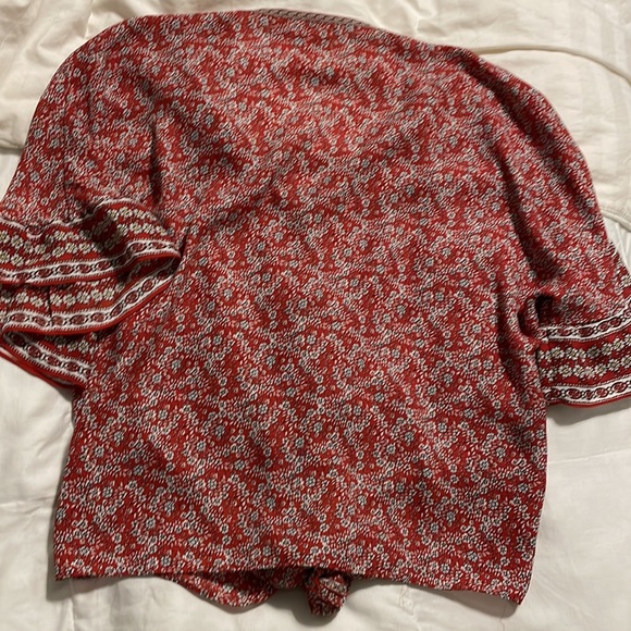 Max Studio - Red, White, & Black Floral Design Blouse - 1/2 Sleeve - Small - Picture 8 of 8
